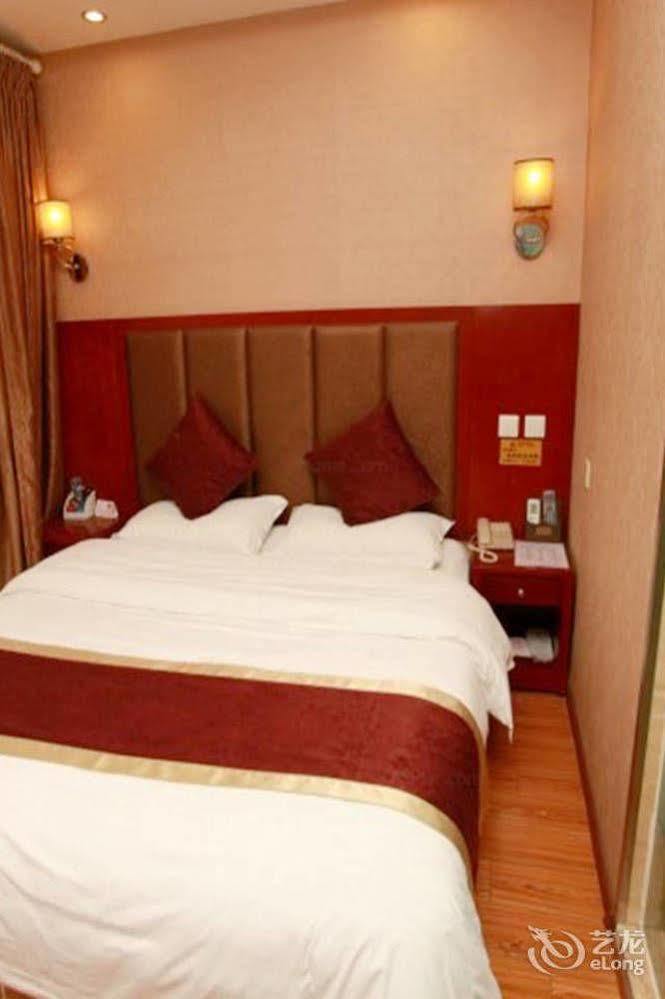 Helun Hotel Chengdu Exterior foto
